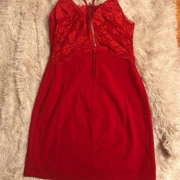 Red dress - Picture 3 of 5